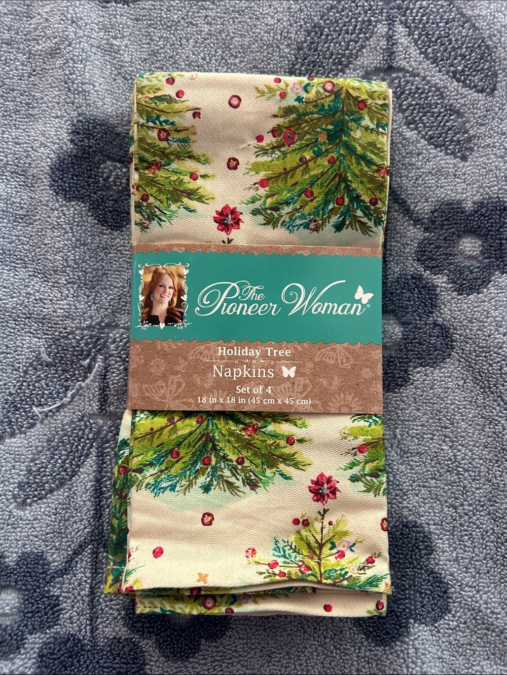 New with tags, the pioneer woman set of four cloth holiday tree napkins